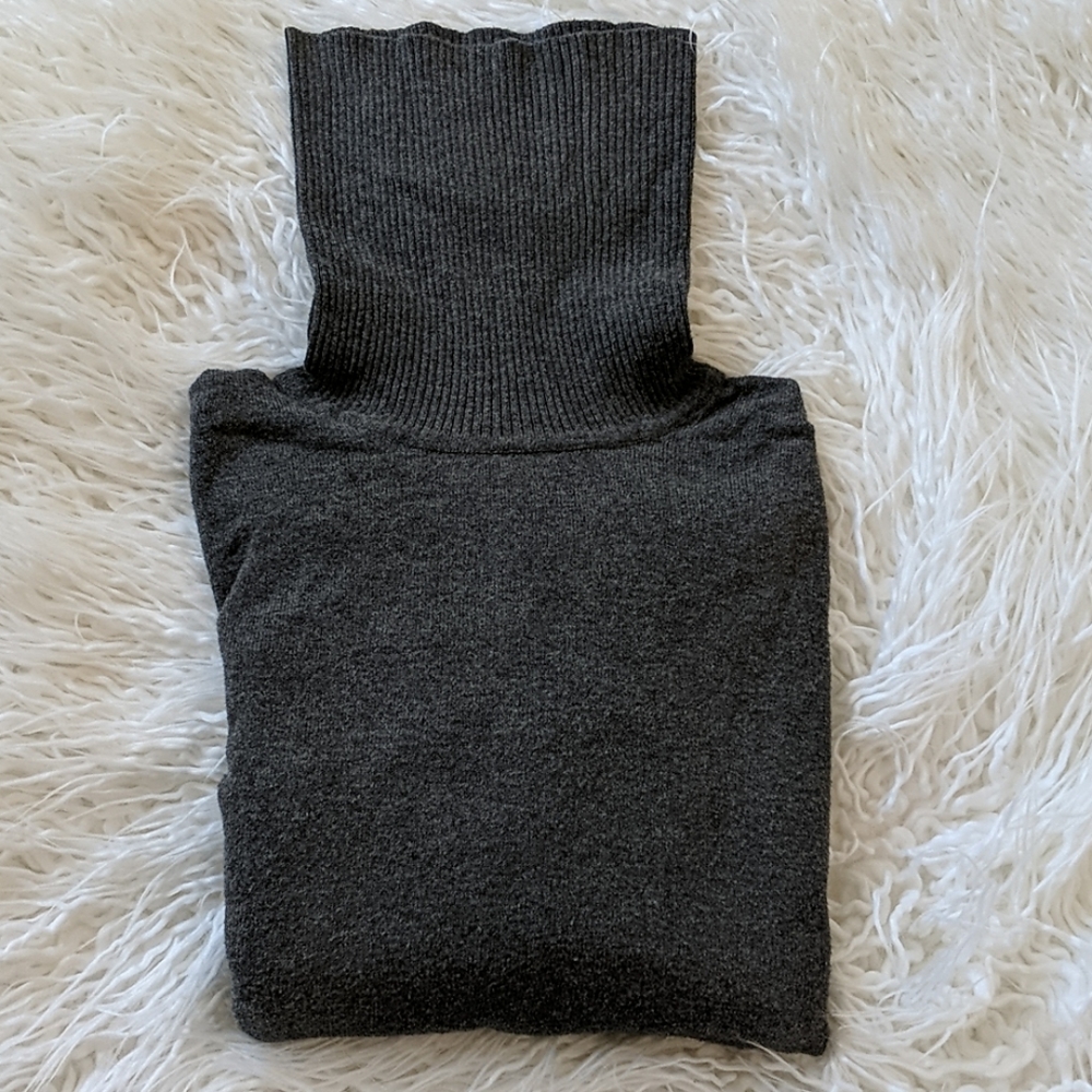 GAP Dark Gray turtleneck Sweater sz Small EUC - Picture 3 of 5
